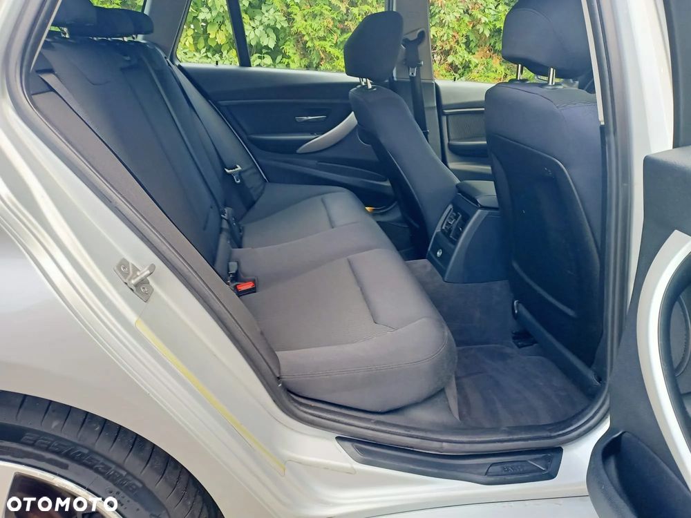 BMW Seria 3 320d Touring Sport-Aut - 14