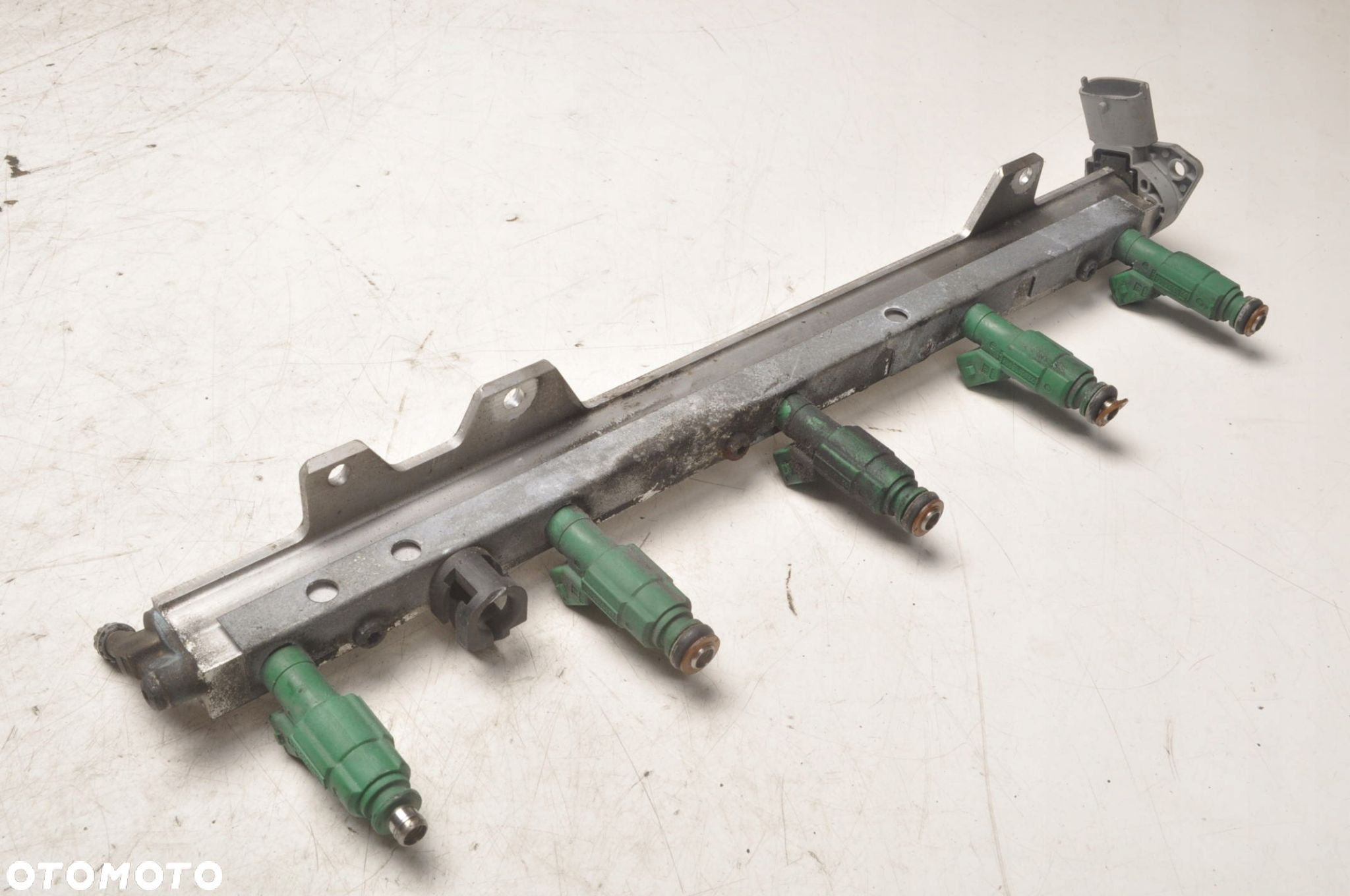 VOLVO V70 II 2.4 T5 LISTWA WTRYSKOWA 0280155968 - 3