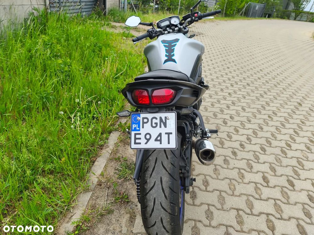 Yamaha FZ8 - 8