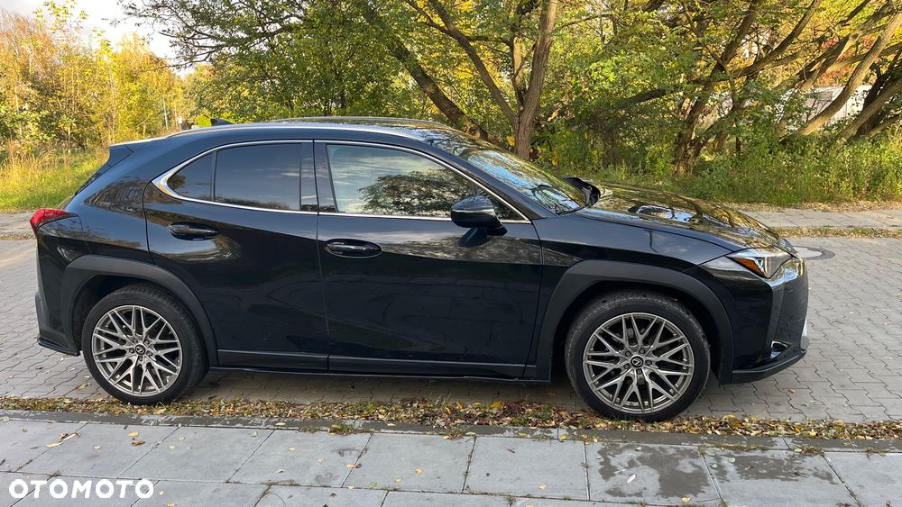 Lexus UX - 4