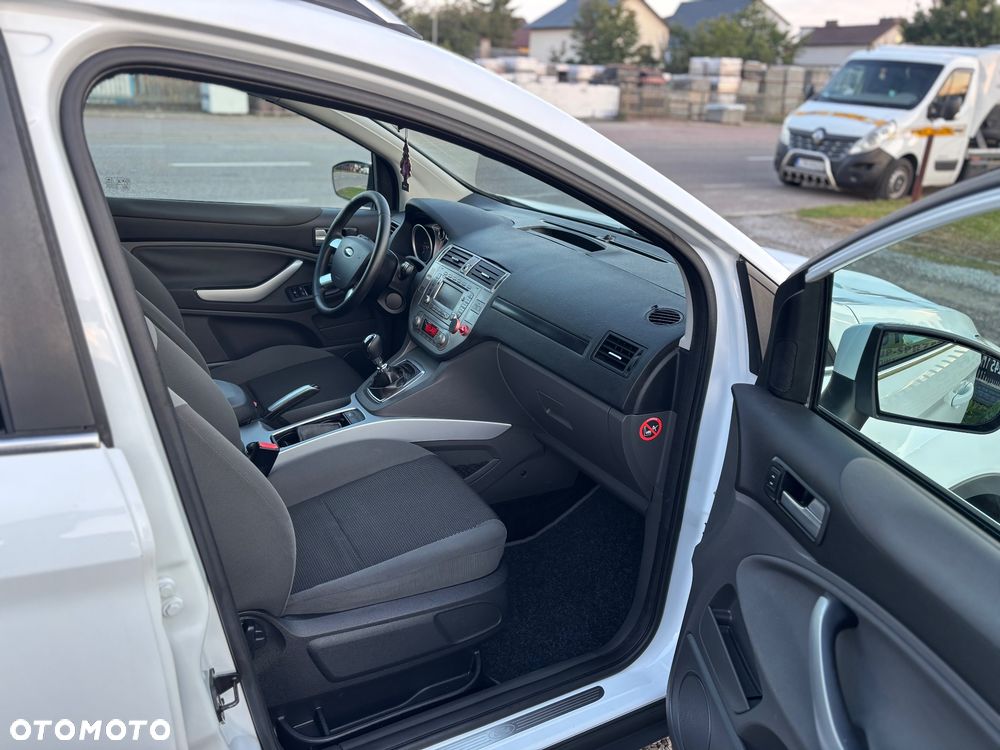 Ford Kuga - 10