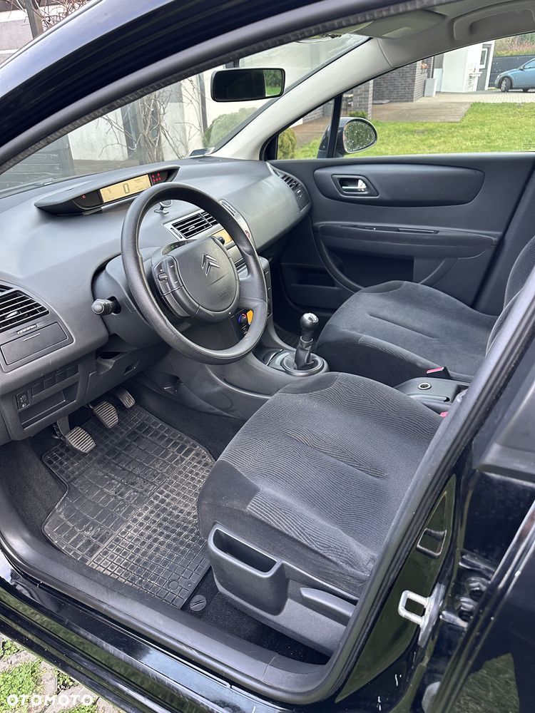 Citroën C4 1.4 16V X - 6