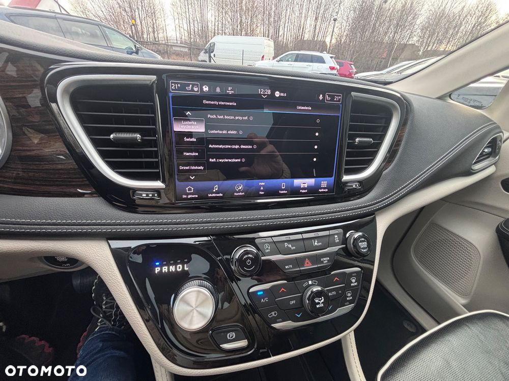 Chrysler Pacifica - 34