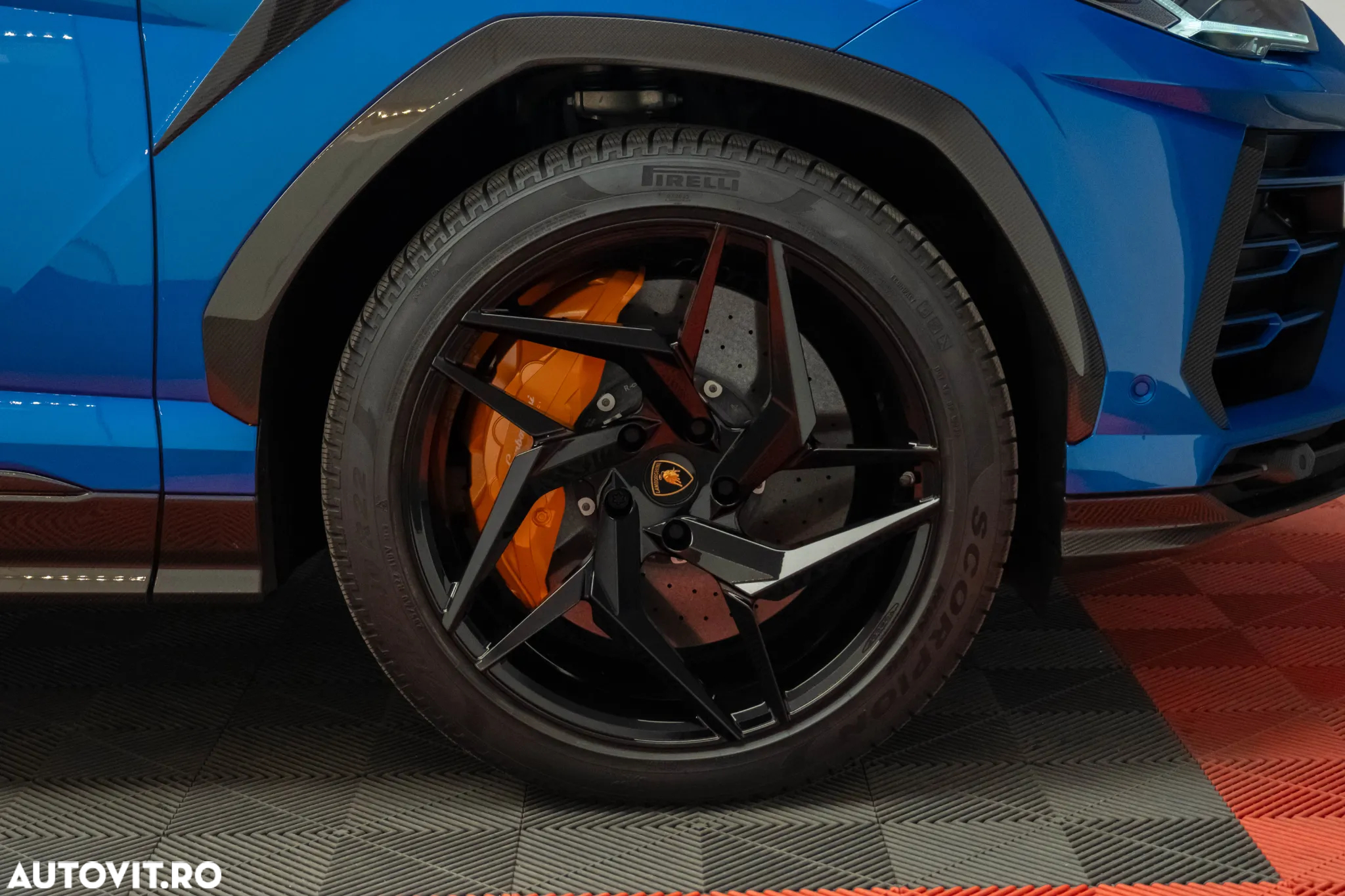 Lamborghini URUS - 12