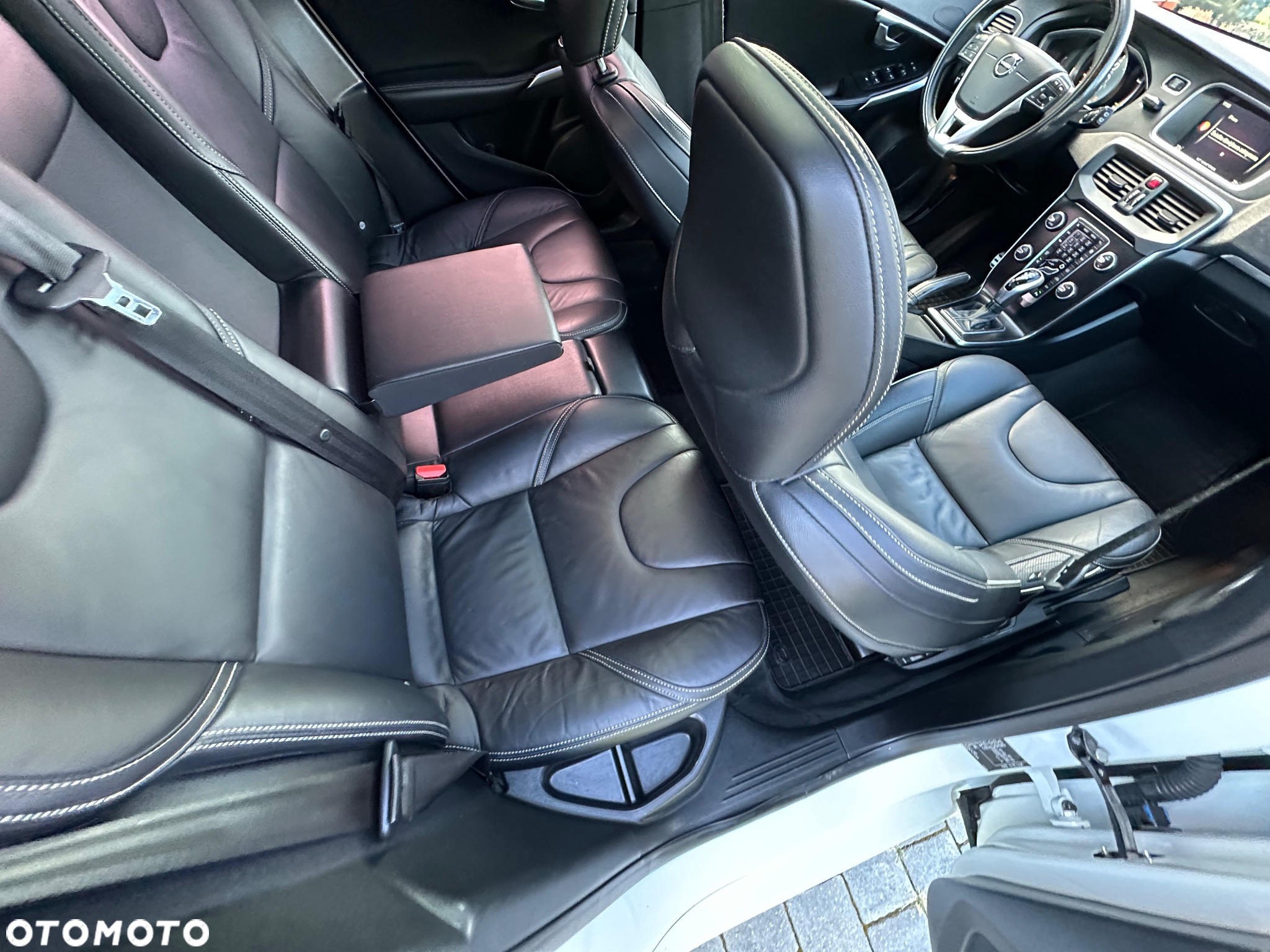 Volvo V40 T5 Drive-E R-Design Summum - 19
