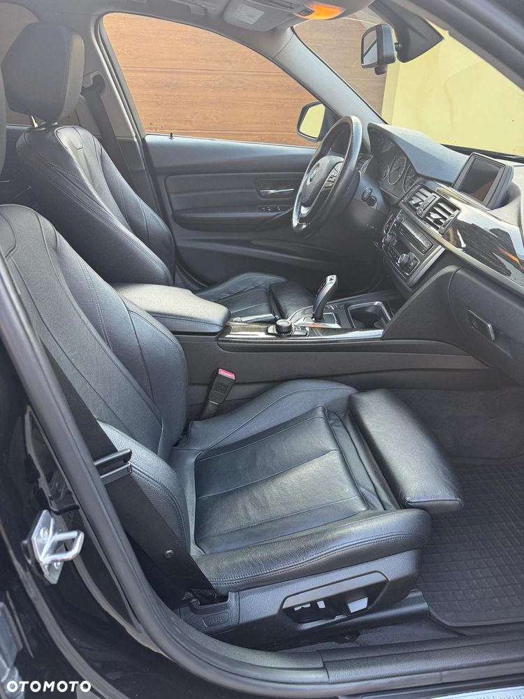 BMW Seria 3 320i xDrive - 9