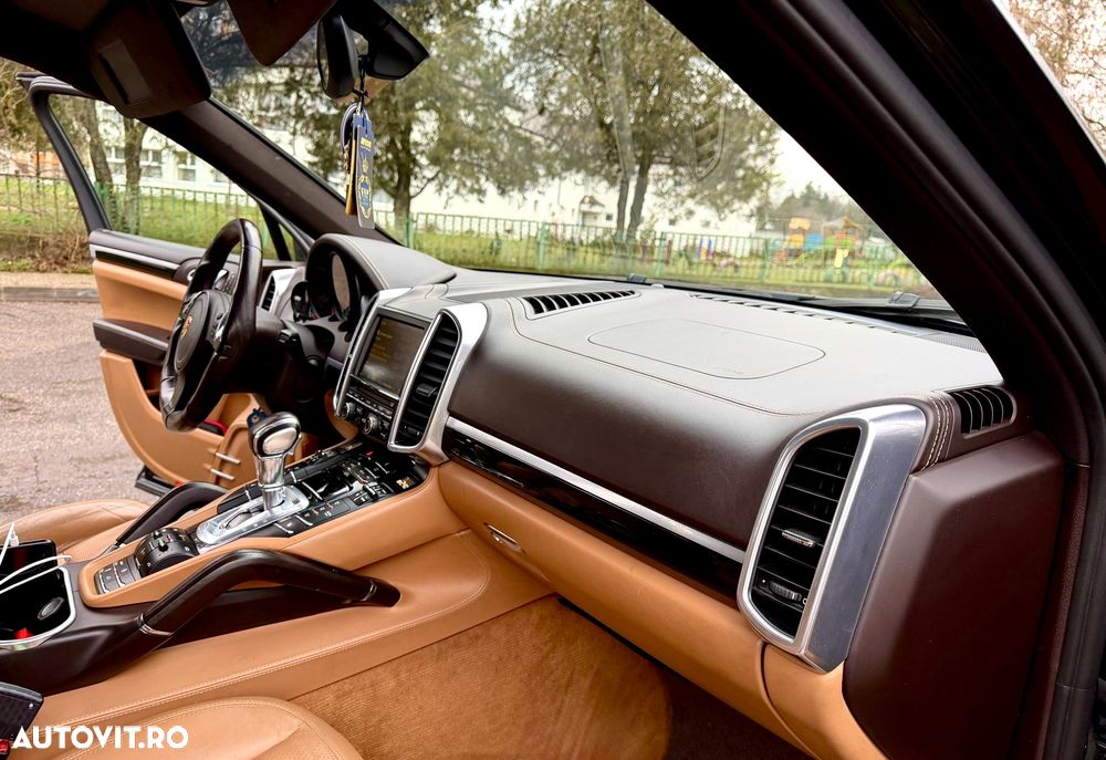 Porsche Cayenne - 6