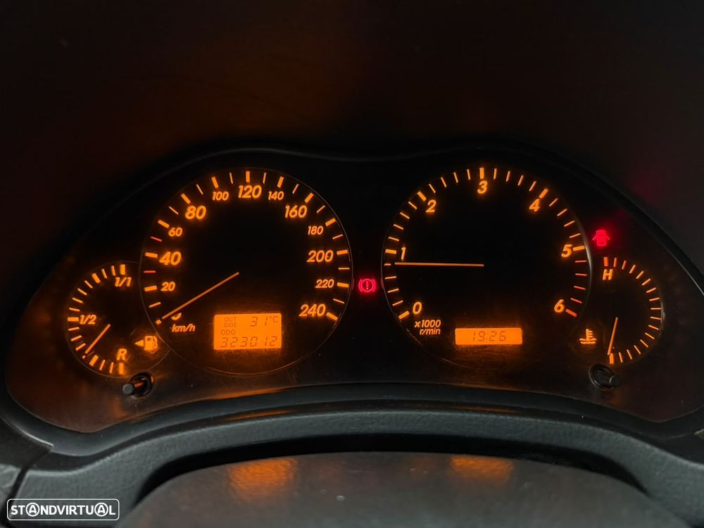 Toyota Avensis SW 2.2 D-4D - 16