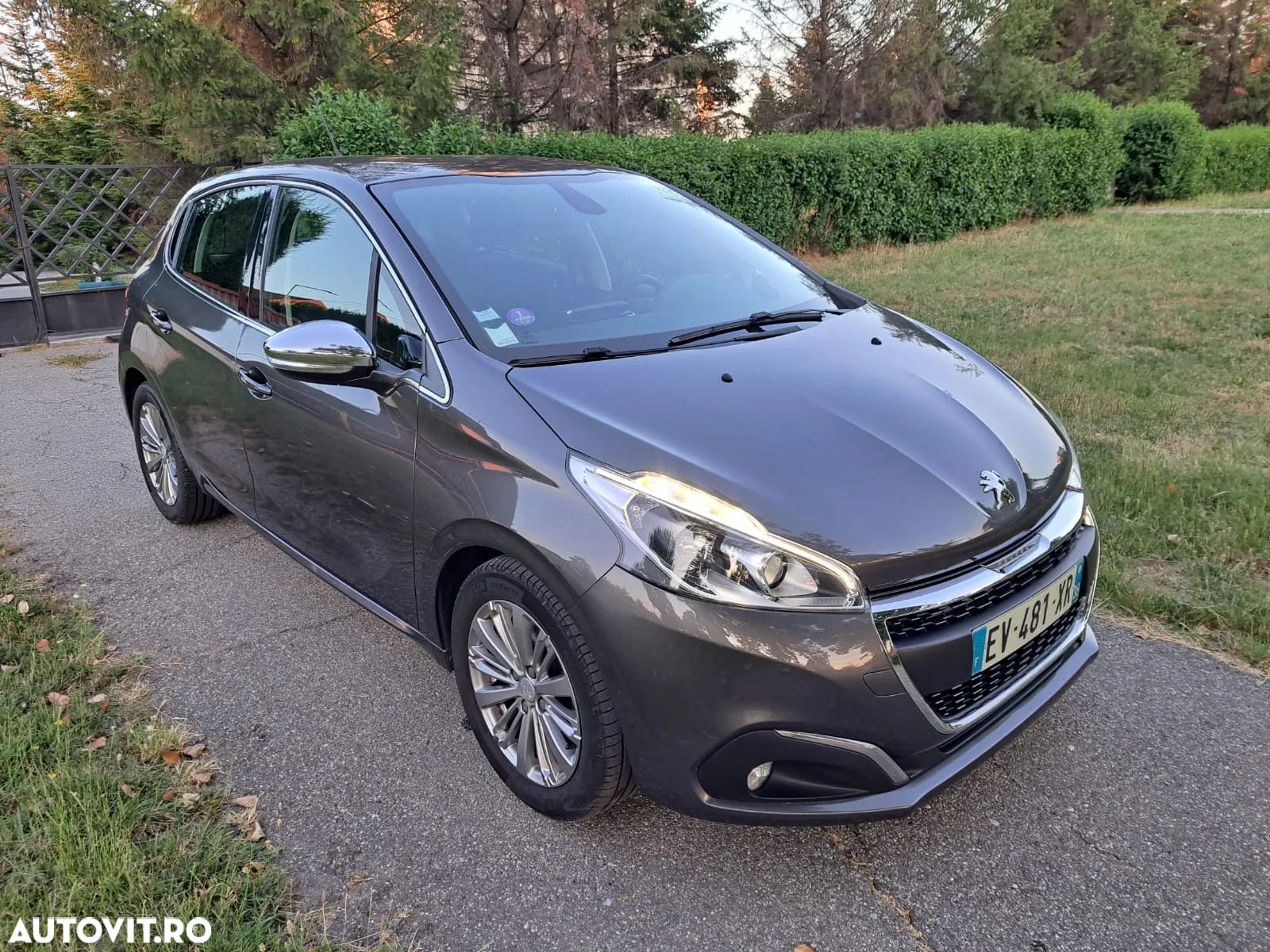 Peugeot 208 1.2 L PureTech Turbo Allure - 1