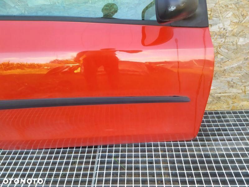 DRZWI PRAWE 3D CZERWONE KPL TOYOTA YARIS II 2 STRONA PASAŻERA - 3