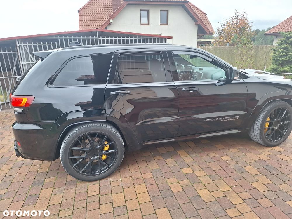 Jeep Grand Cherokee - 24