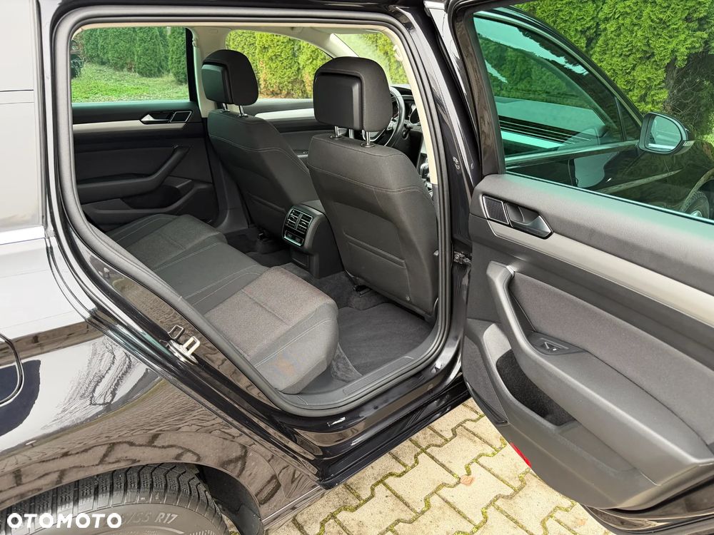 Volkswagen Passat - 23
