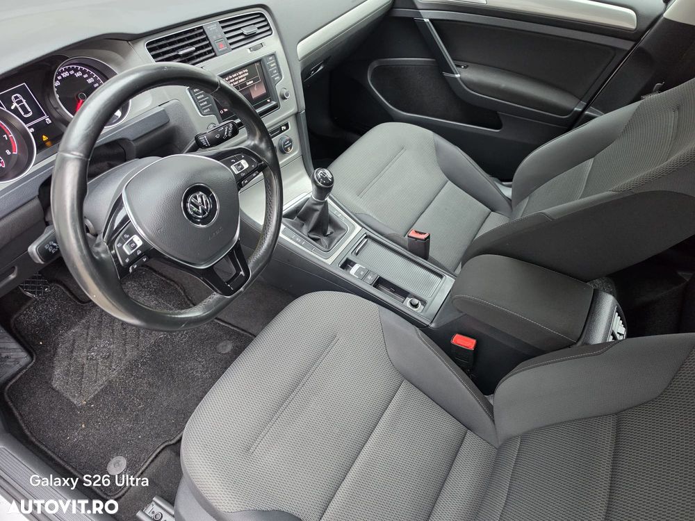 Volkswagen Golf - 10