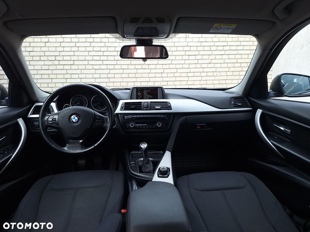 BMW Seria 3 318d - 11