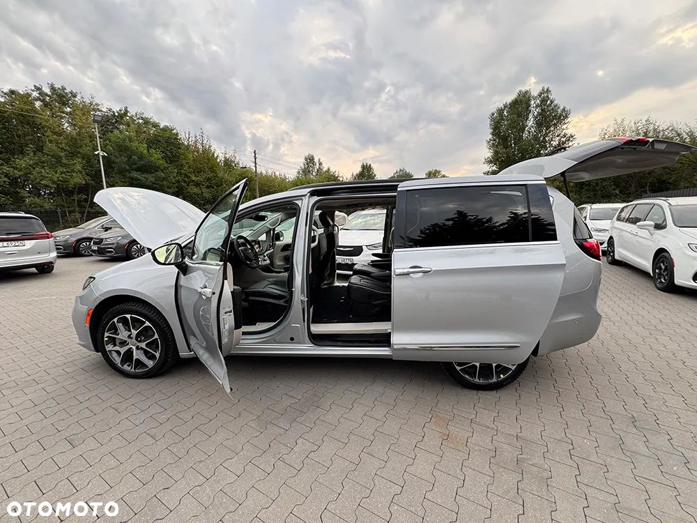 Chrysler Pacifica - 15