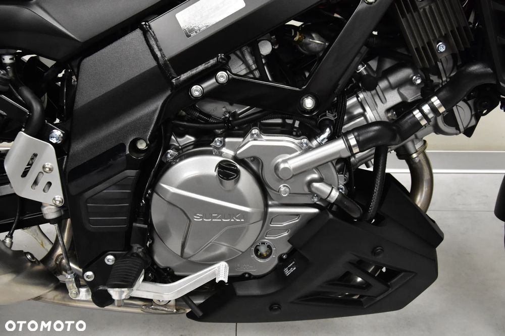 Suzuki DL - 28