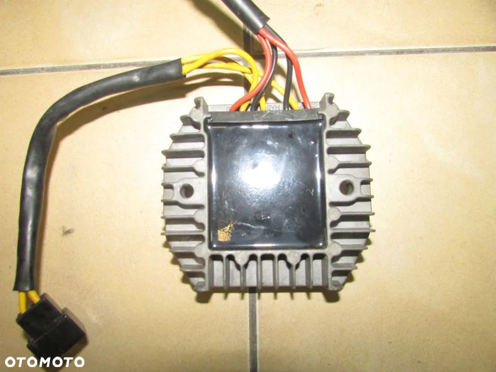 Triumph Tiger 1050 06-12 regulator napięcia - 2