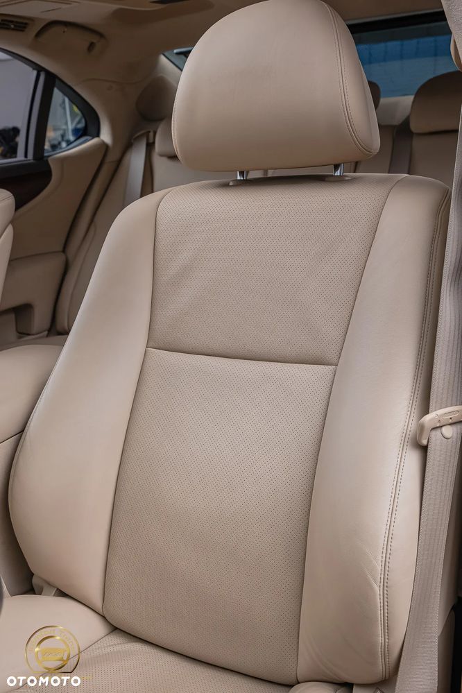 Lexus LS - 11