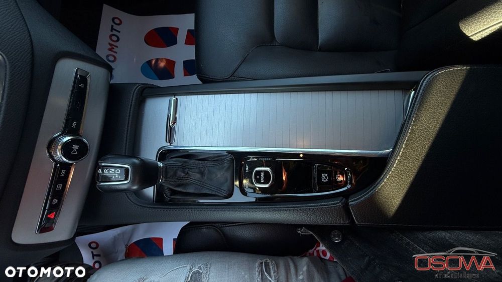 Volvo XC 90 D5 AWD Momentum 7os - 29