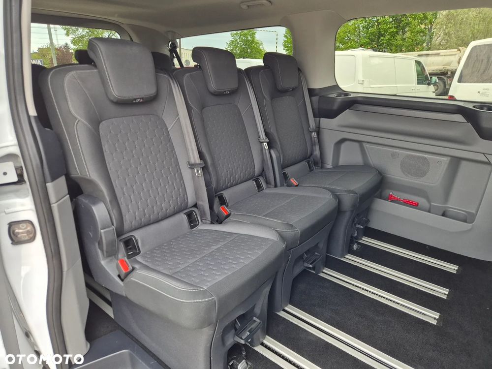 Ford Tourneo Custom - 21