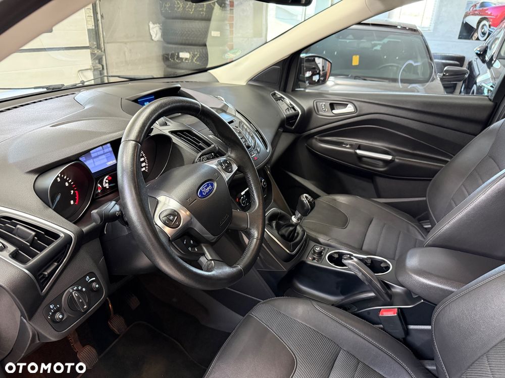 Ford Kuga 1.6 EcoBoost 2x4 Titanium - 16