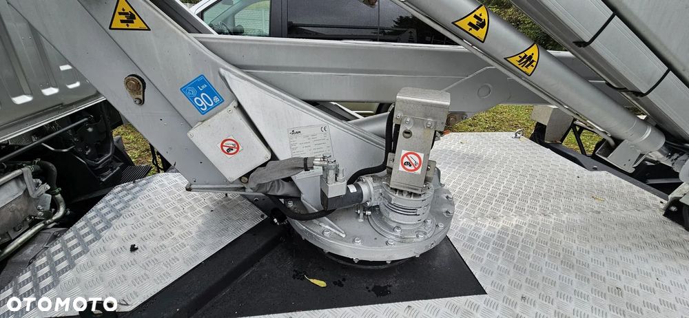 Nissan CABSTAR - 23