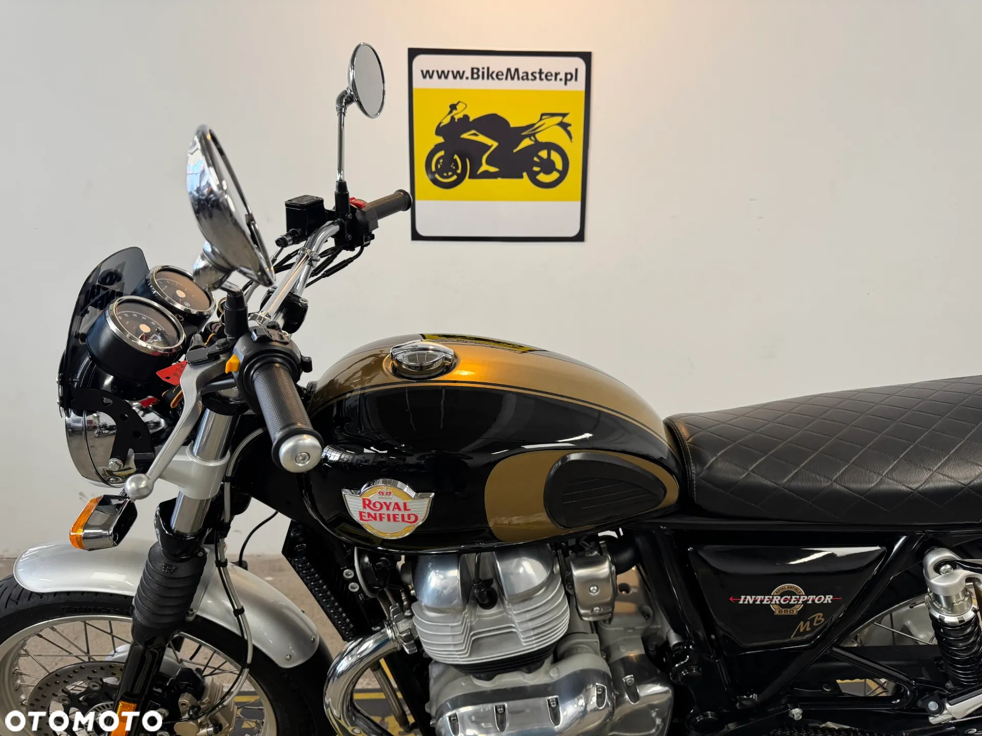 Royal Enfield Interceptor - 20