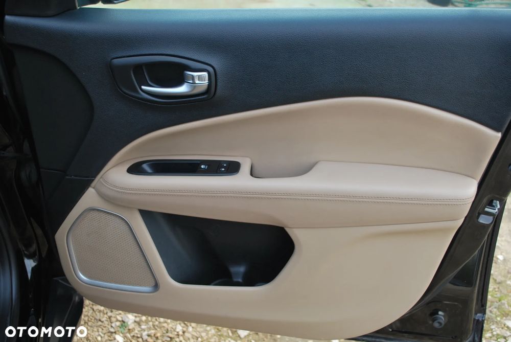 Jeep Compass 1.4 TMair Longitude FWD S&S - 26