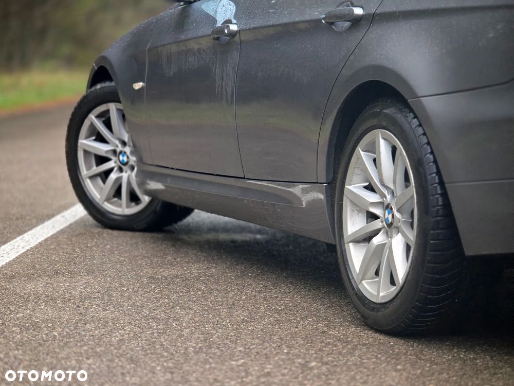 BMW Seria 3 330i xDrive Edition Sport - 36