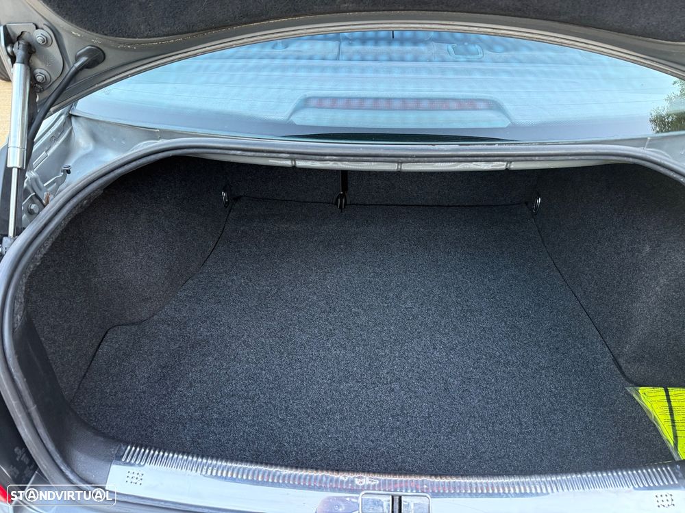 VW Passat 1.9 TDi Confortline 6V - 10