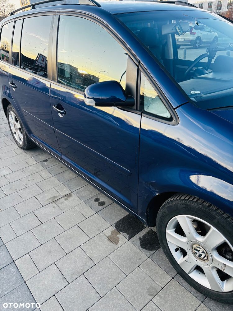 Volkswagen Touran 1.6 FSI Highline - 5