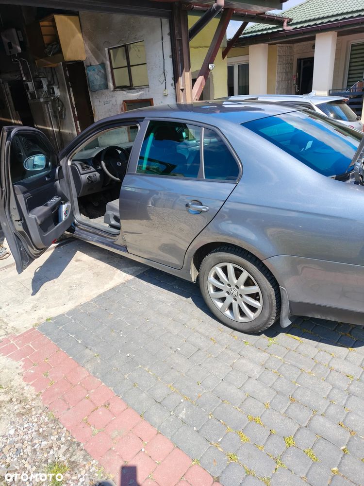 Volkswagen Jetta 1.9 TDI Comfortline - 2