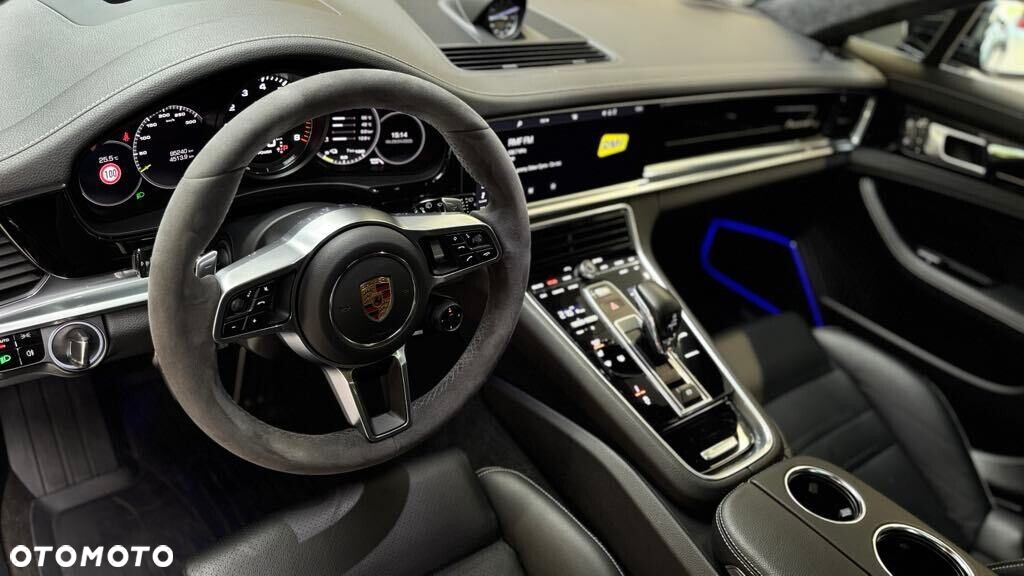 Porsche Panamera - 12