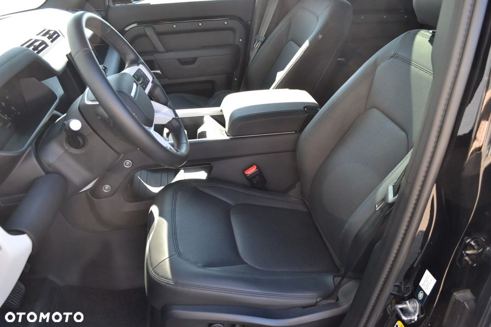 Land Rover Defender 110 D300 X-Dynamic SE - 7