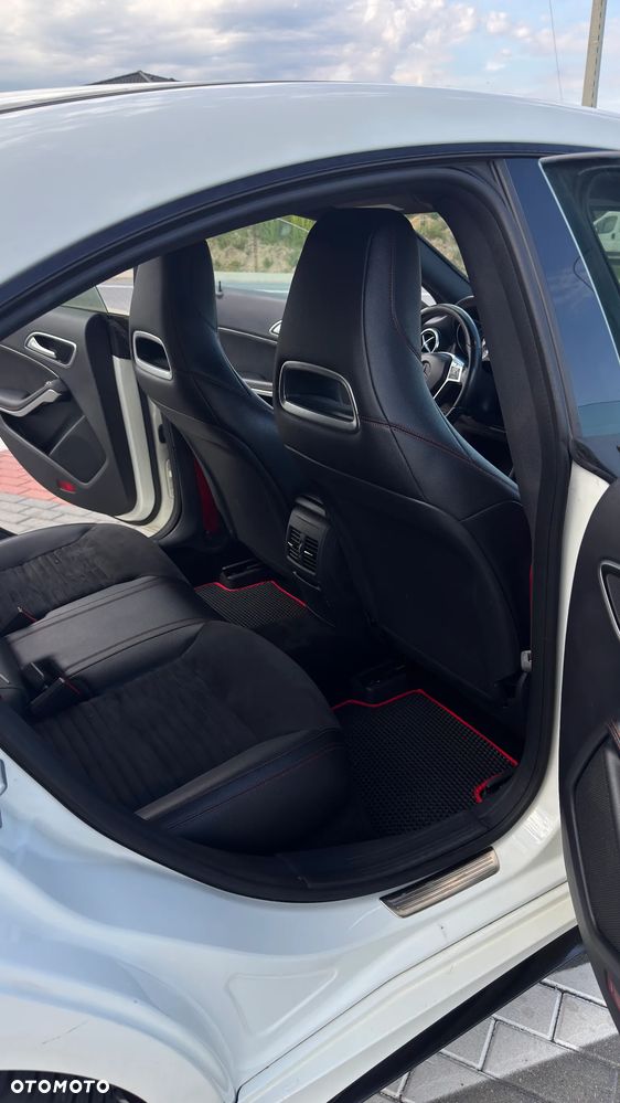 Mercedes-Benz CLA 45 AMG 4-Matic - 14