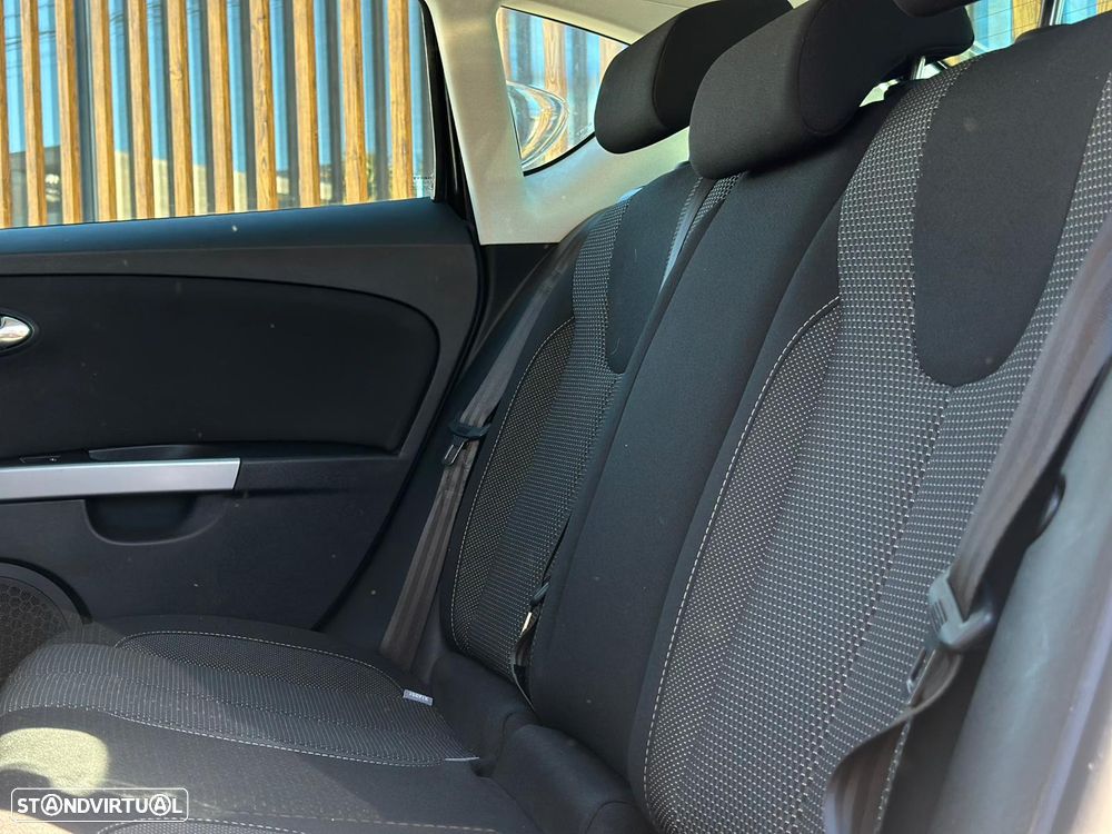 SEAT Leon 1.6 TDI Sport - 11