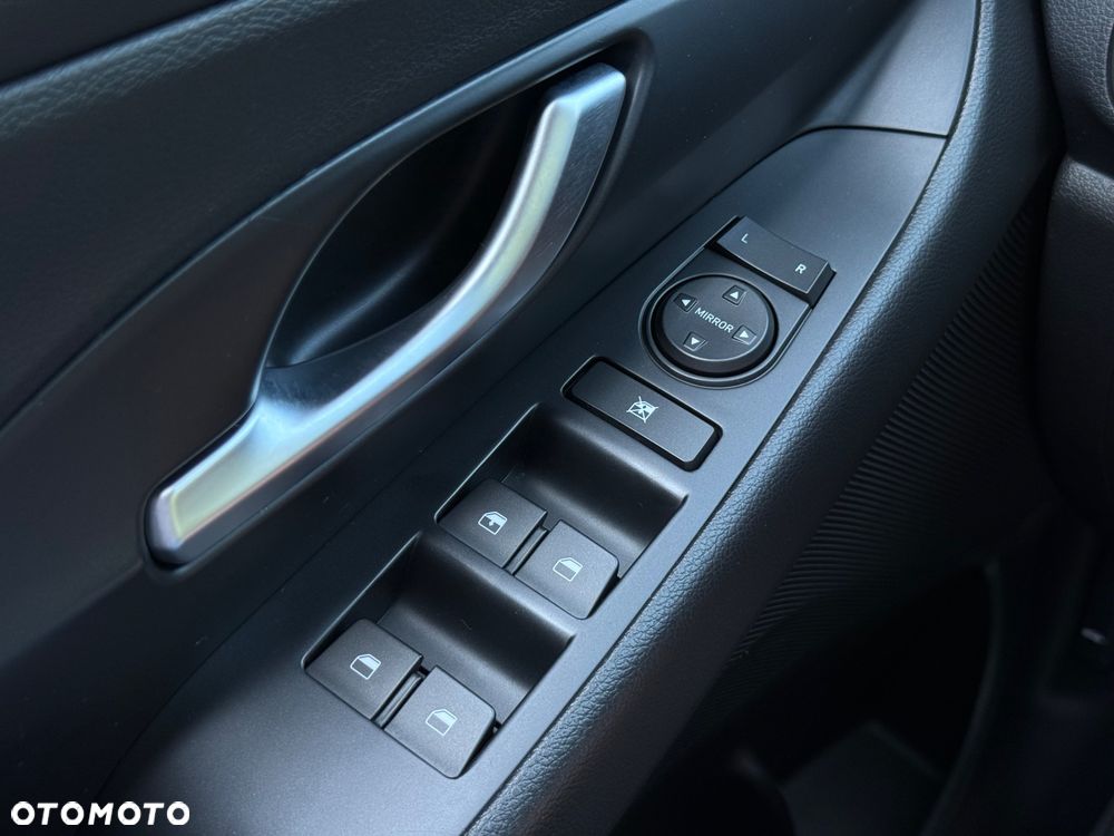 Hyundai i30 1.5 DPI Classic + - 19