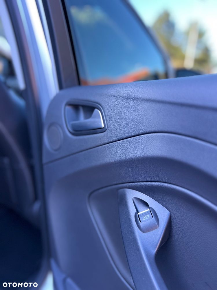 Ford Kuga 2.0 TDCi 2x4 Titanium - 35