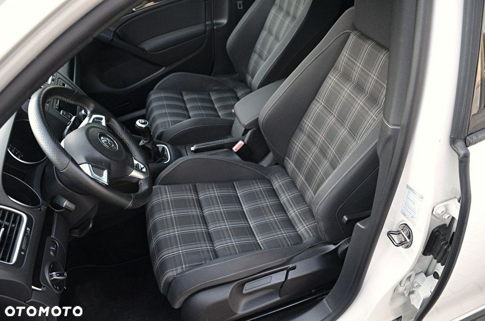 Volkswagen Golf - 17