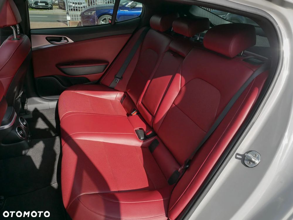 Kia Stinger 3.3 T-GDI V6 GT AWD - 13