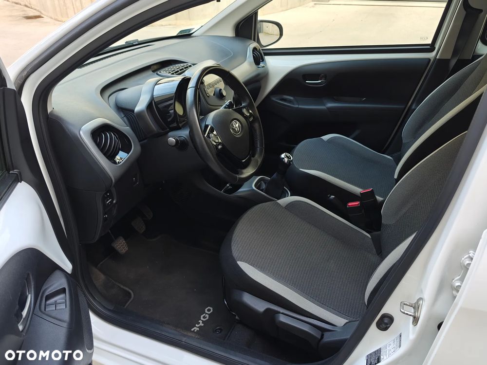 Toyota Aygo x-play - 3
