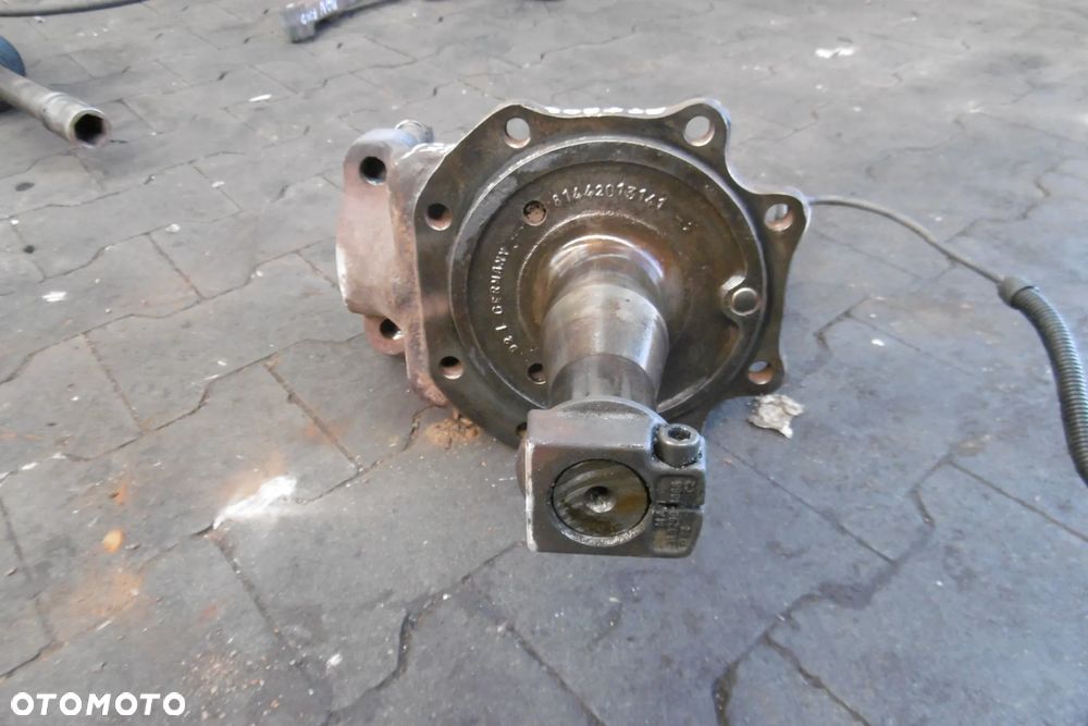 Zwrotnica Mercedes Actros 8x6 - 2