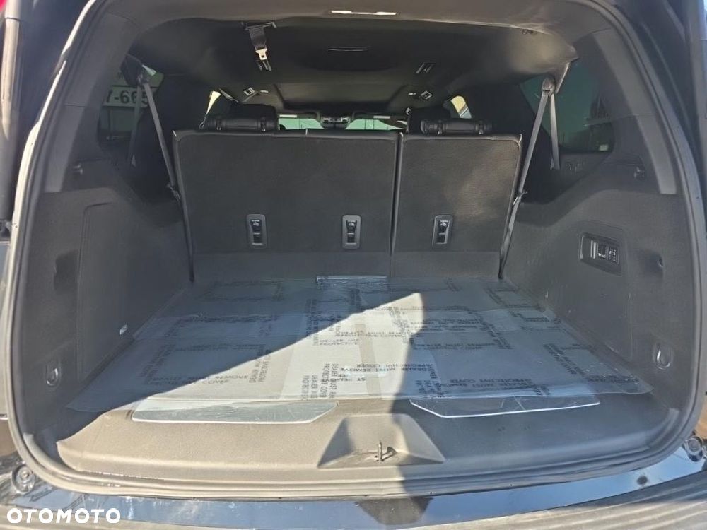 Cadillac Escalade - 4