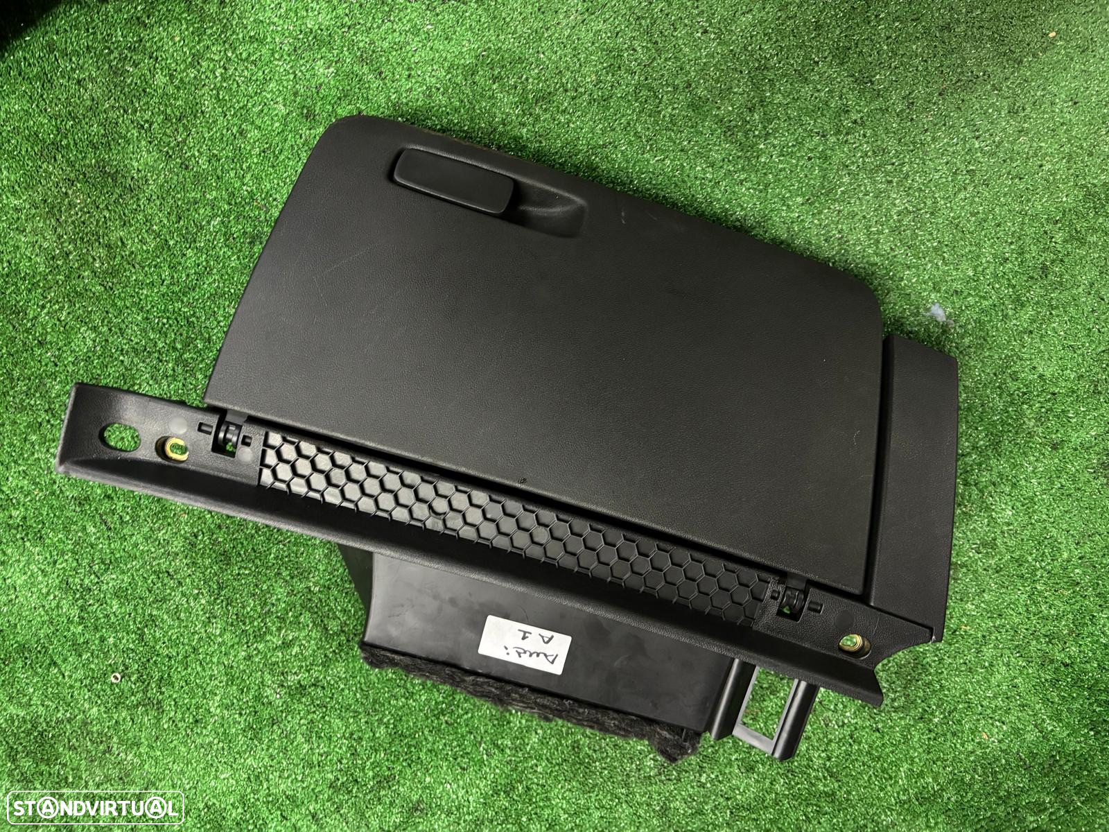 Porta Luvas Audi A1 - 2