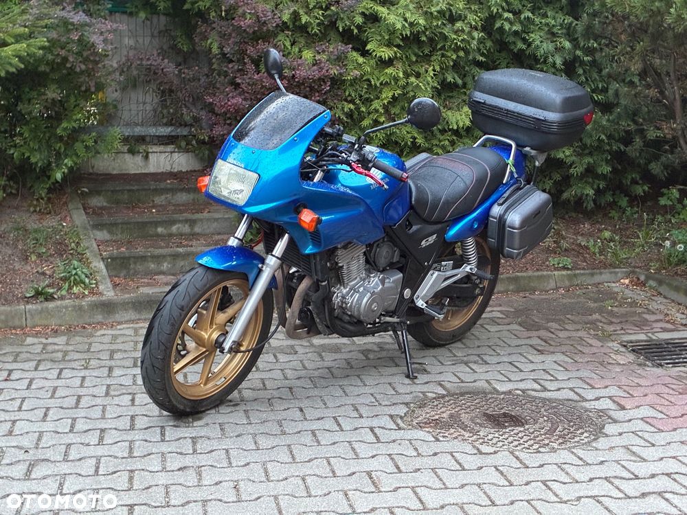 Honda CB - 1