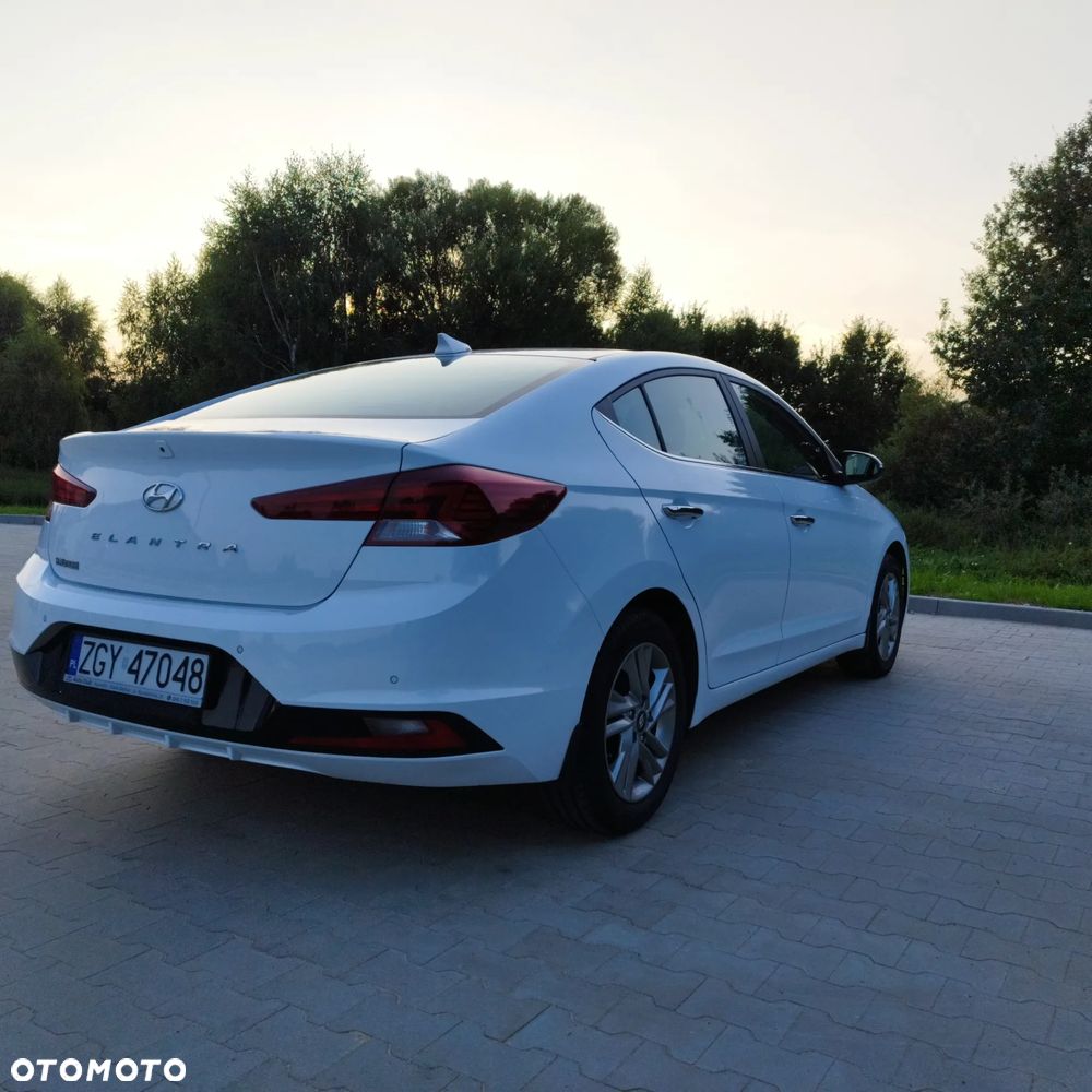 Hyundai Elantra 1.6 Comfort - 5