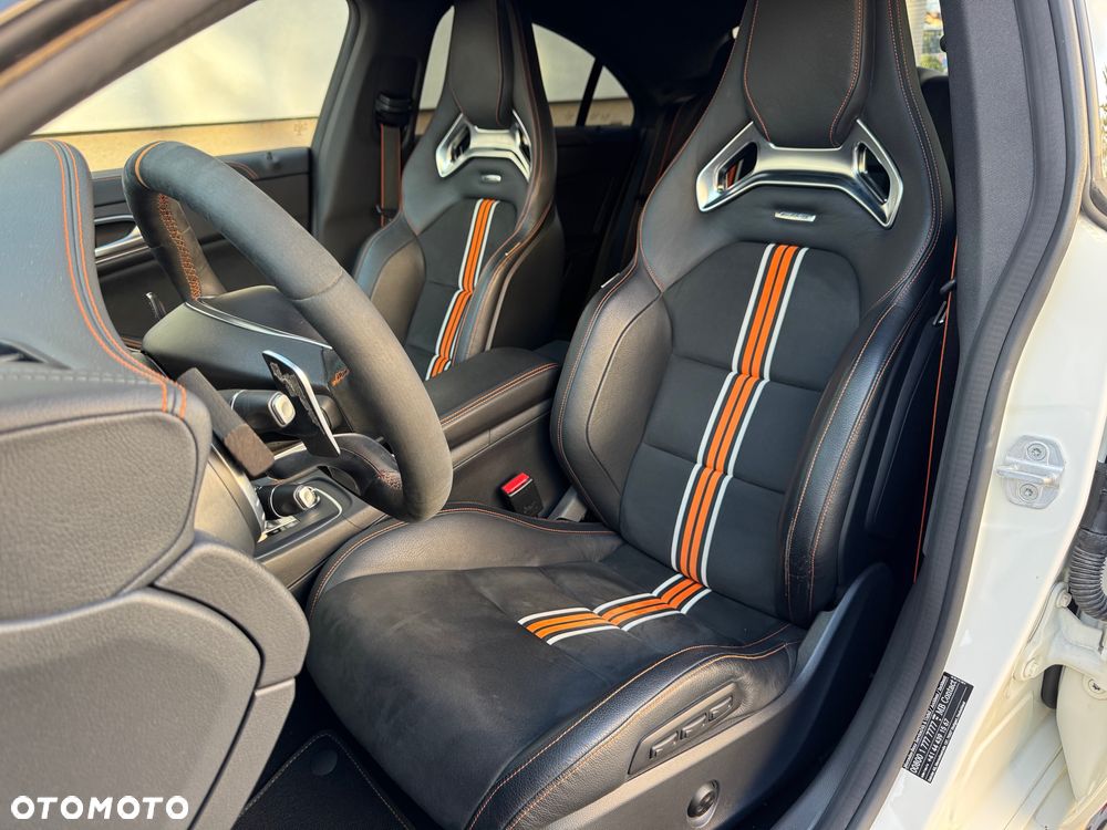 Mercedes-Benz CLA AMG 45 4Matic 7G-DCT Orange Art Edition - 32
