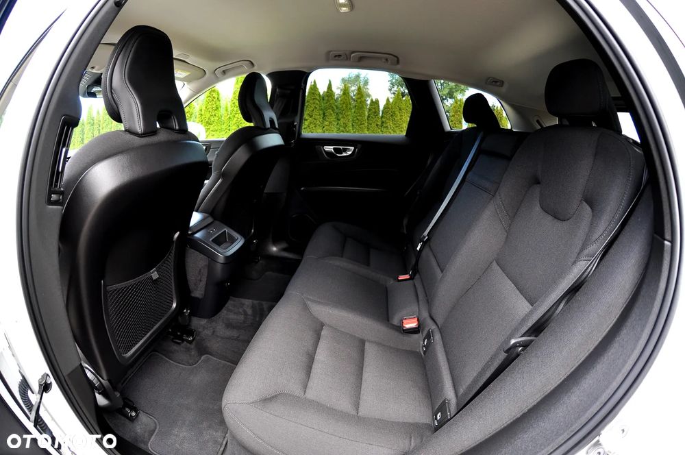 Volvo XC 60 B4 B Geartronic Momentum Pro - 19