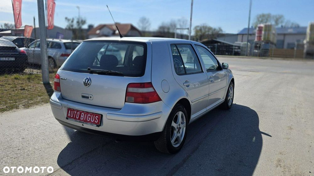 Volkswagen Golf - 8