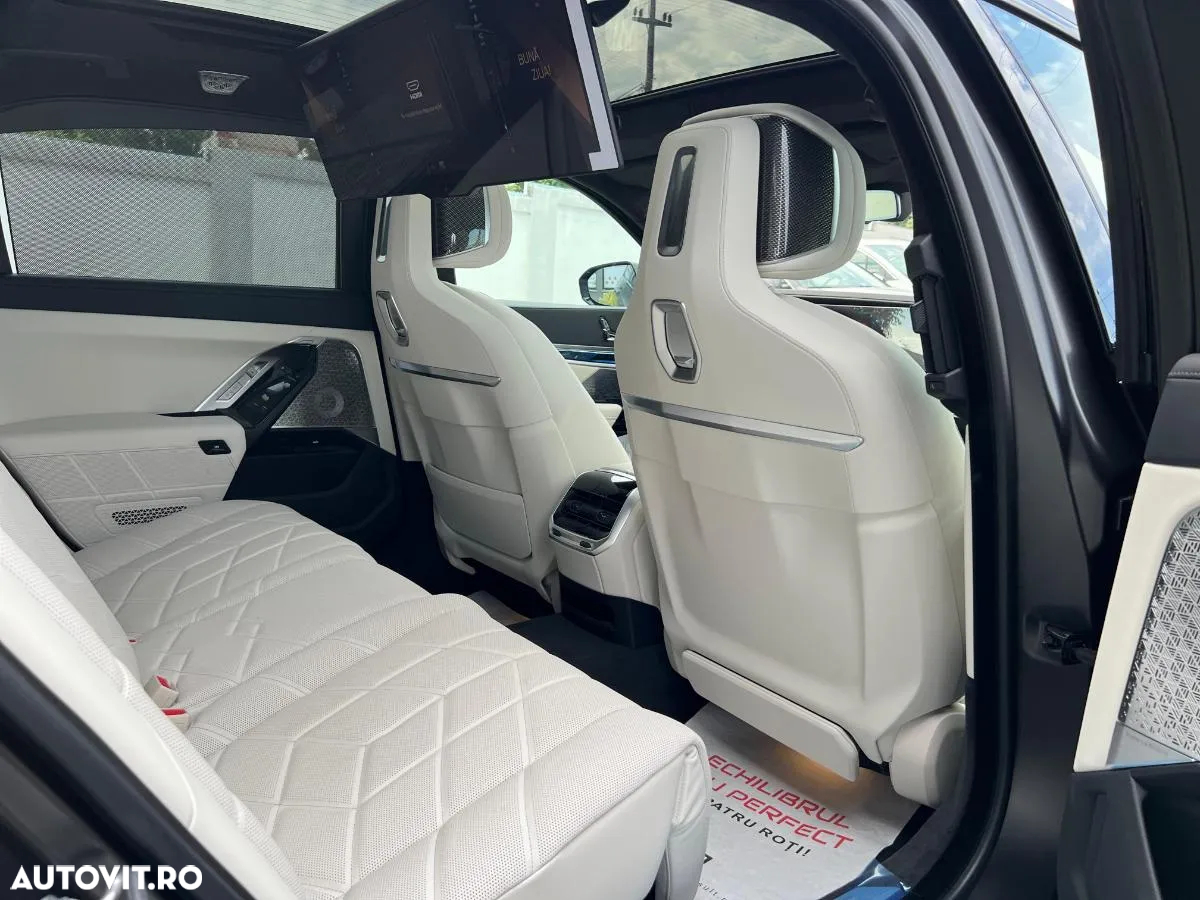 BMW M7 M760e xDrive - 37